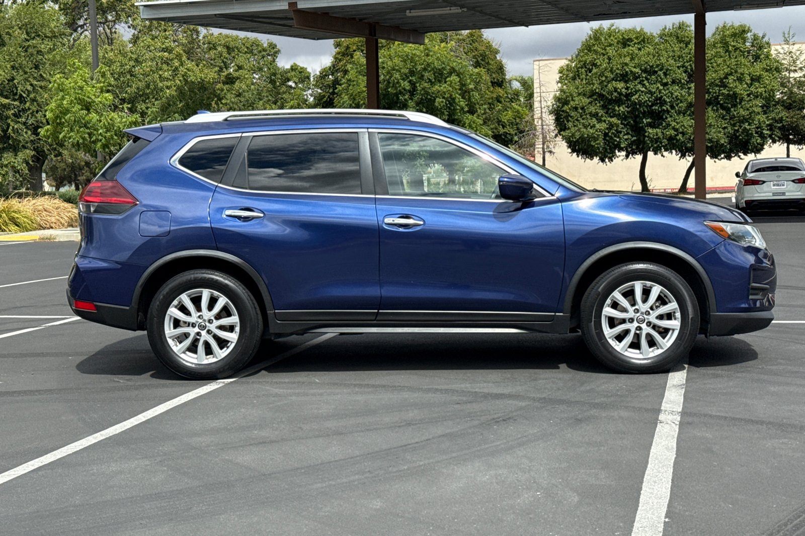 Used 2018 Nissan Rogue SV FWD image 8