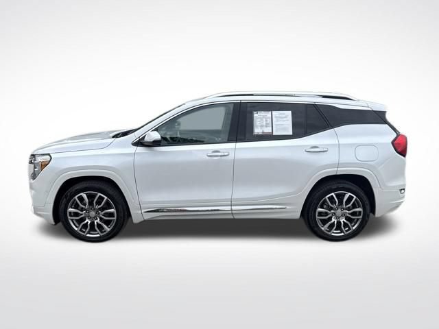 Used 2022 GMC Terrain Denali w/ Denali Premium Package AWD/4WD image 2