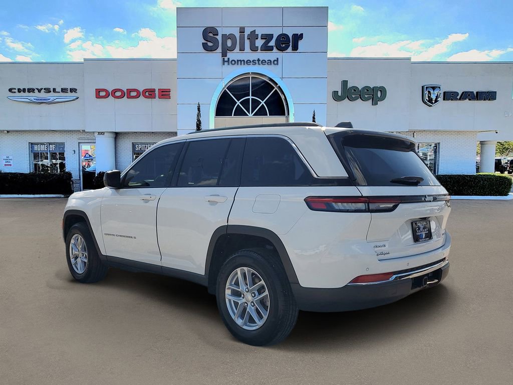 Used 2024 Jeep Grand Cherokee Laredo X w/ Luxury Tech Group I AWD/4WD image 3