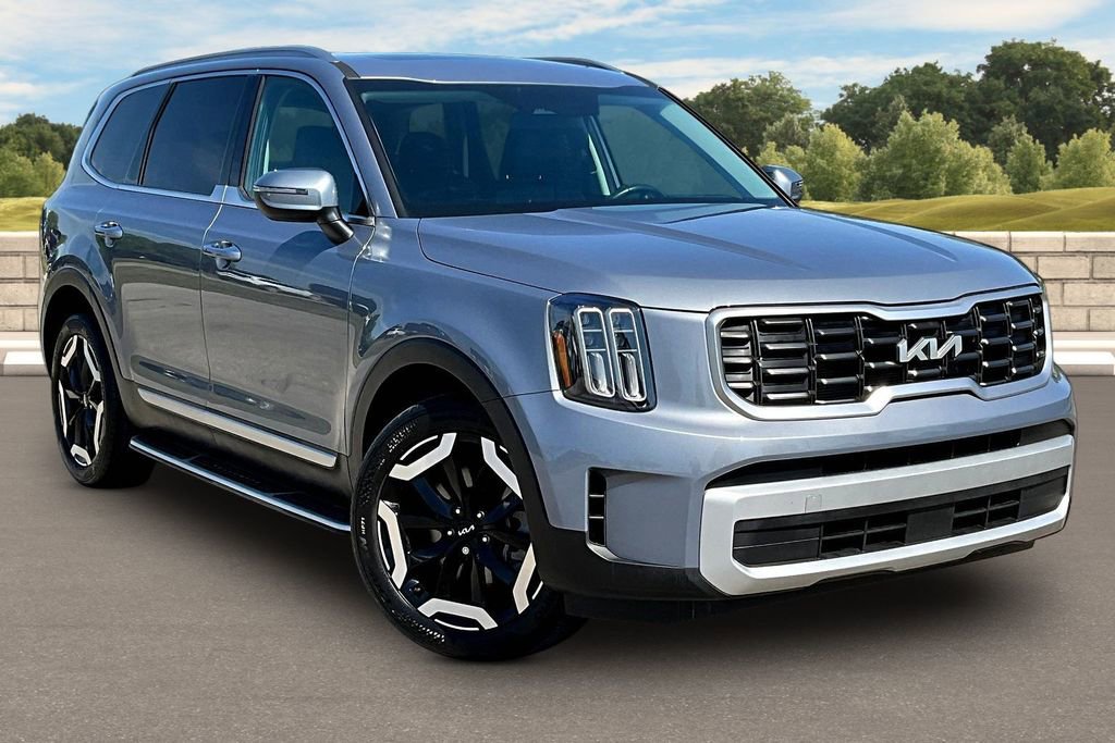Used 2025 Kia Telluride S image 2