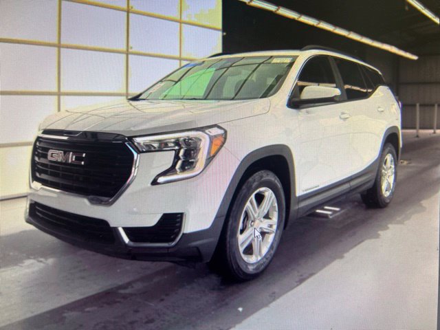 Used 2023 GMC Terrain SLE w/ Driver Convenience Package AWD/4WD image 2