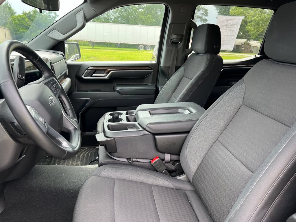 Used 2025 Chevrolet Silverado 1500 RST RWD image 4