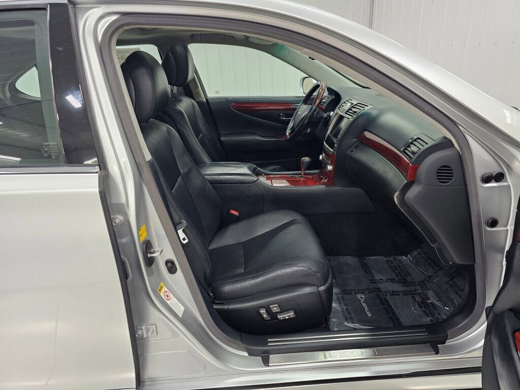 Used 2011 Lexus LS 460 L w/ Luxury Pkg image 23