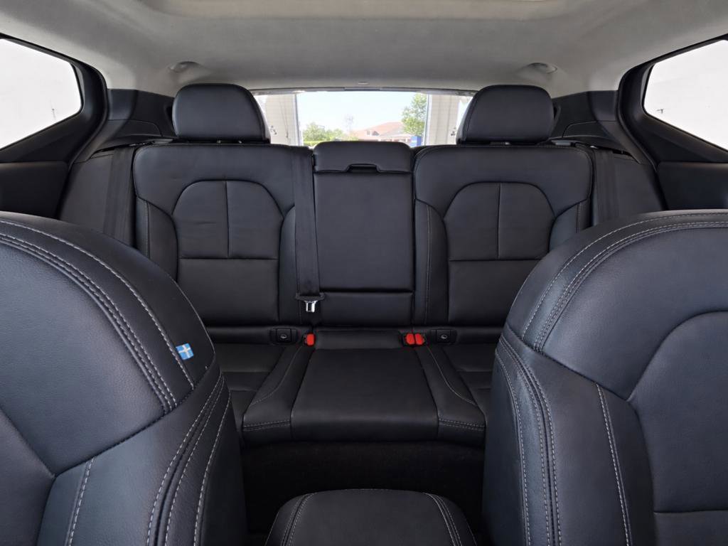 Used 2024 Volvo XC40 B5 Plus w/ Protection Package Premier AWD/4WD image 14