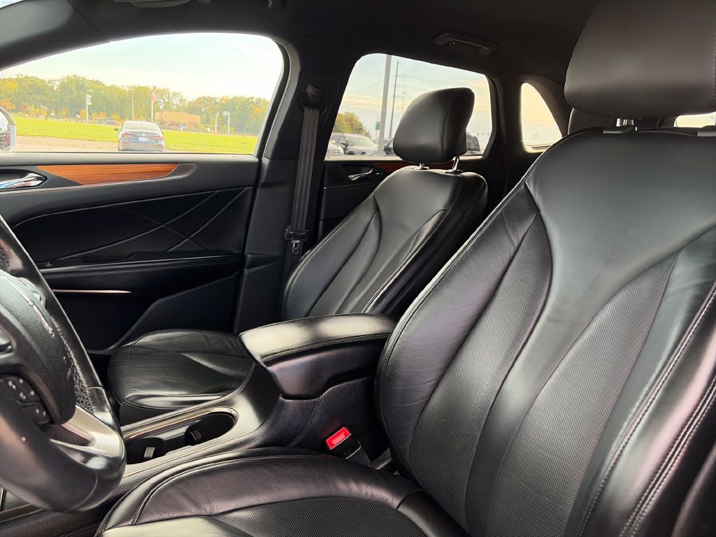 Used 2019 Lincoln MKC Select w/ Select Plus Package FWD image 16