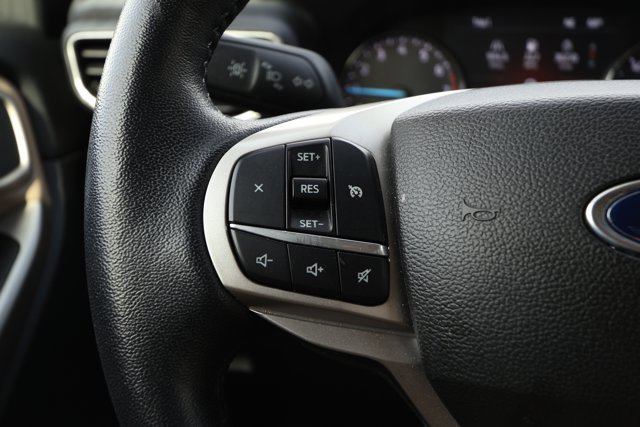 Used 2023 Ford Explorer XLT w/ Equipment Group 202A image 13