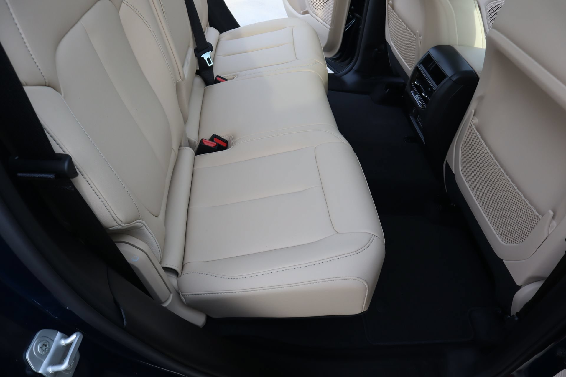 New 2026 Jeep Grand Cherokee Limited AWD/4WD image 15