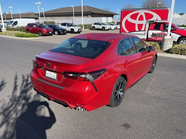 Used 2022 Toyota Camry SE image 5