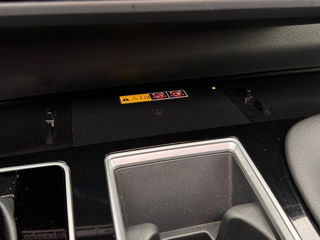 Used 2025 Toyota Sienna Limited image 44