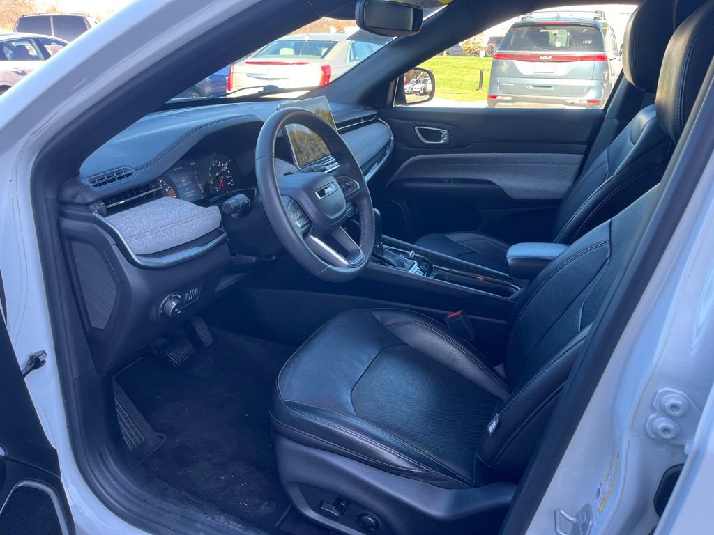 Used 2023 Jeep Compass Latitude image 12