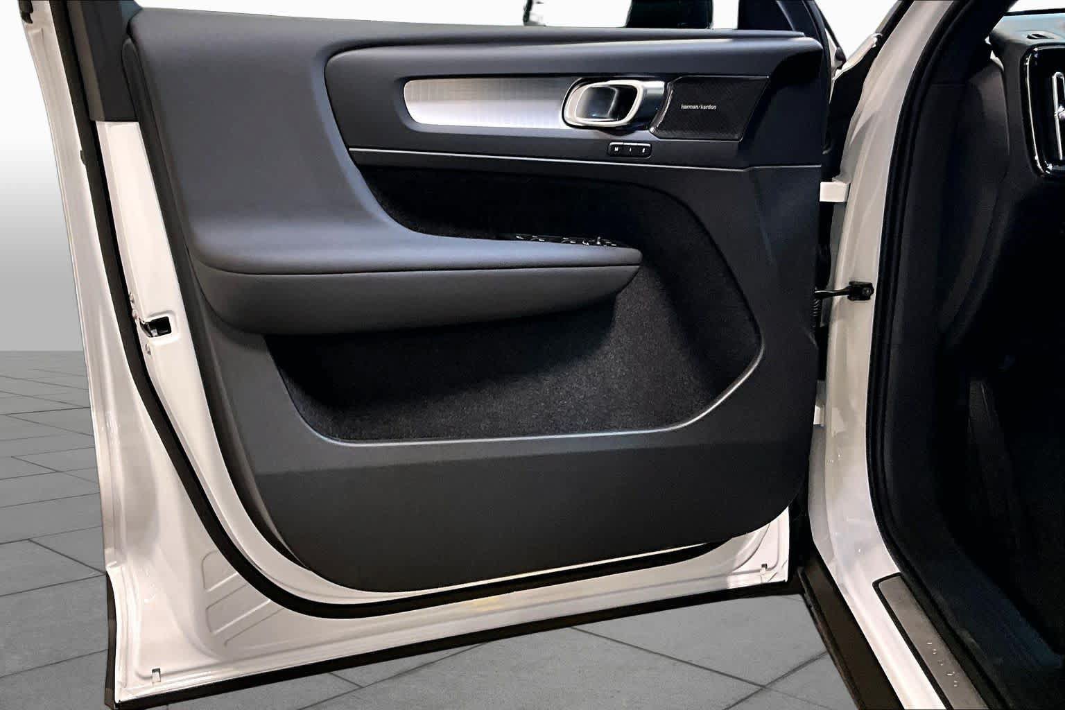 New 2026 Volvo XC40 B5 Ultra w/ Protection Package Premier AWD/4WD image 11