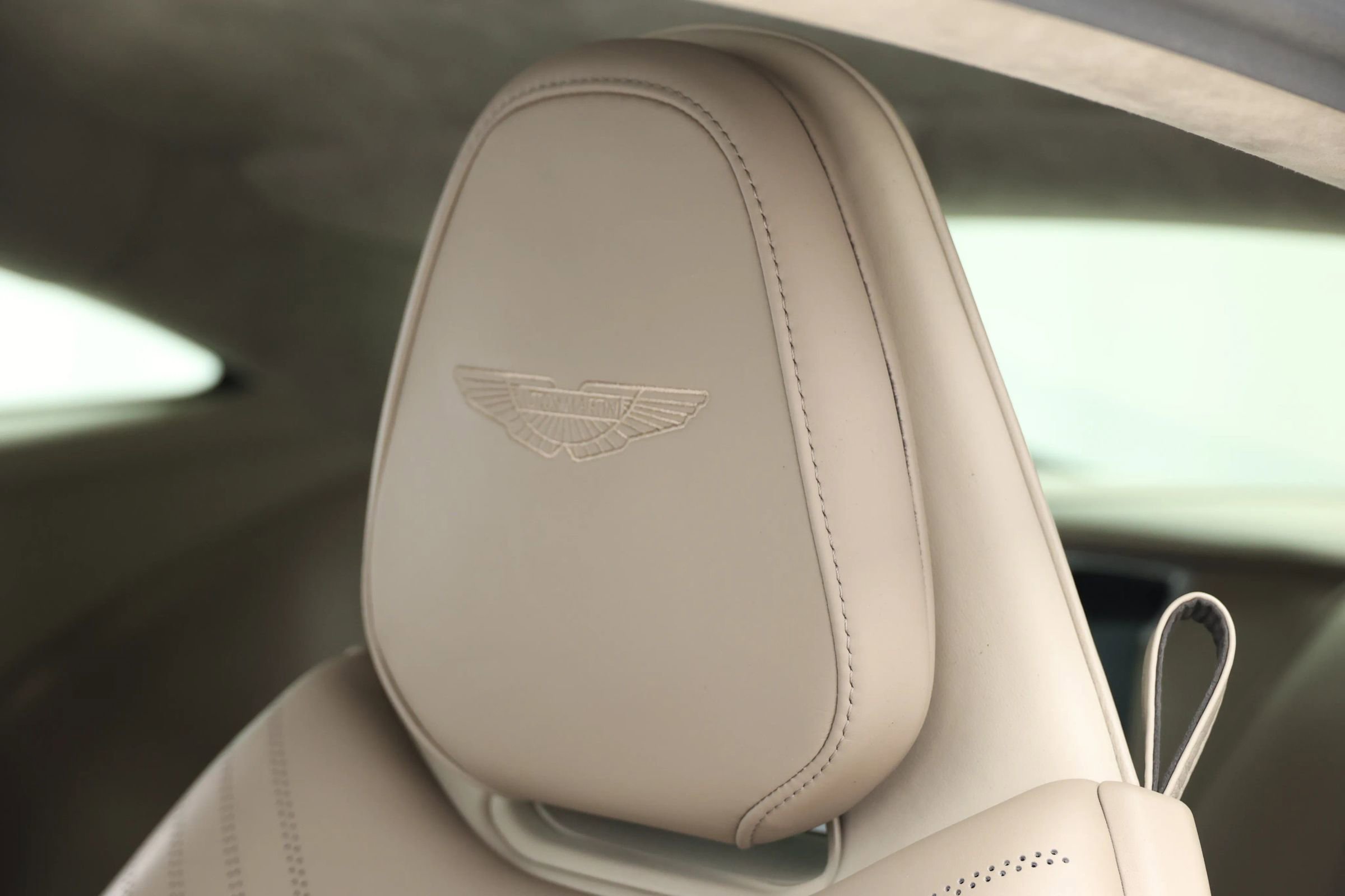 Used 2018 Aston Martin DB11 Coupe image 17