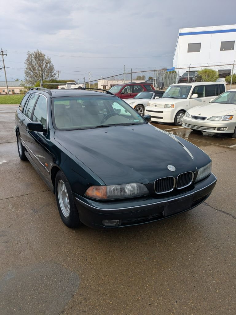 Used 2000 BMW 528i Wagon image 2