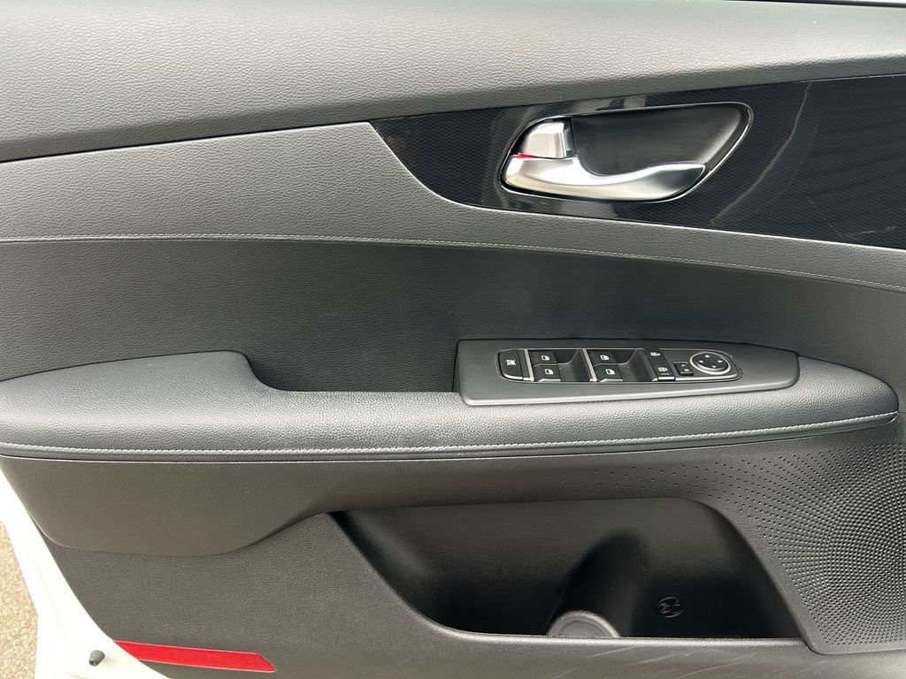 Used 2023 Kia Forte GT-Line w/ GT-Line Premium Package image 22