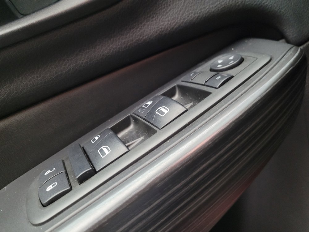 Used 2015 Jeep Cherokee Trailhawk w/ Leather Interior Group AWD/4WD image 27