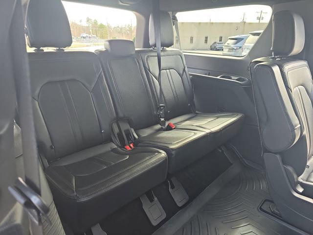 Used 2021 Ford Expedition Max Limited image 12