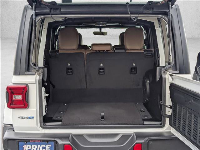 Used 2023 Jeep Wrangler Unlimited Sahara w/ Cold Weather Group AWD/4WD image 6
