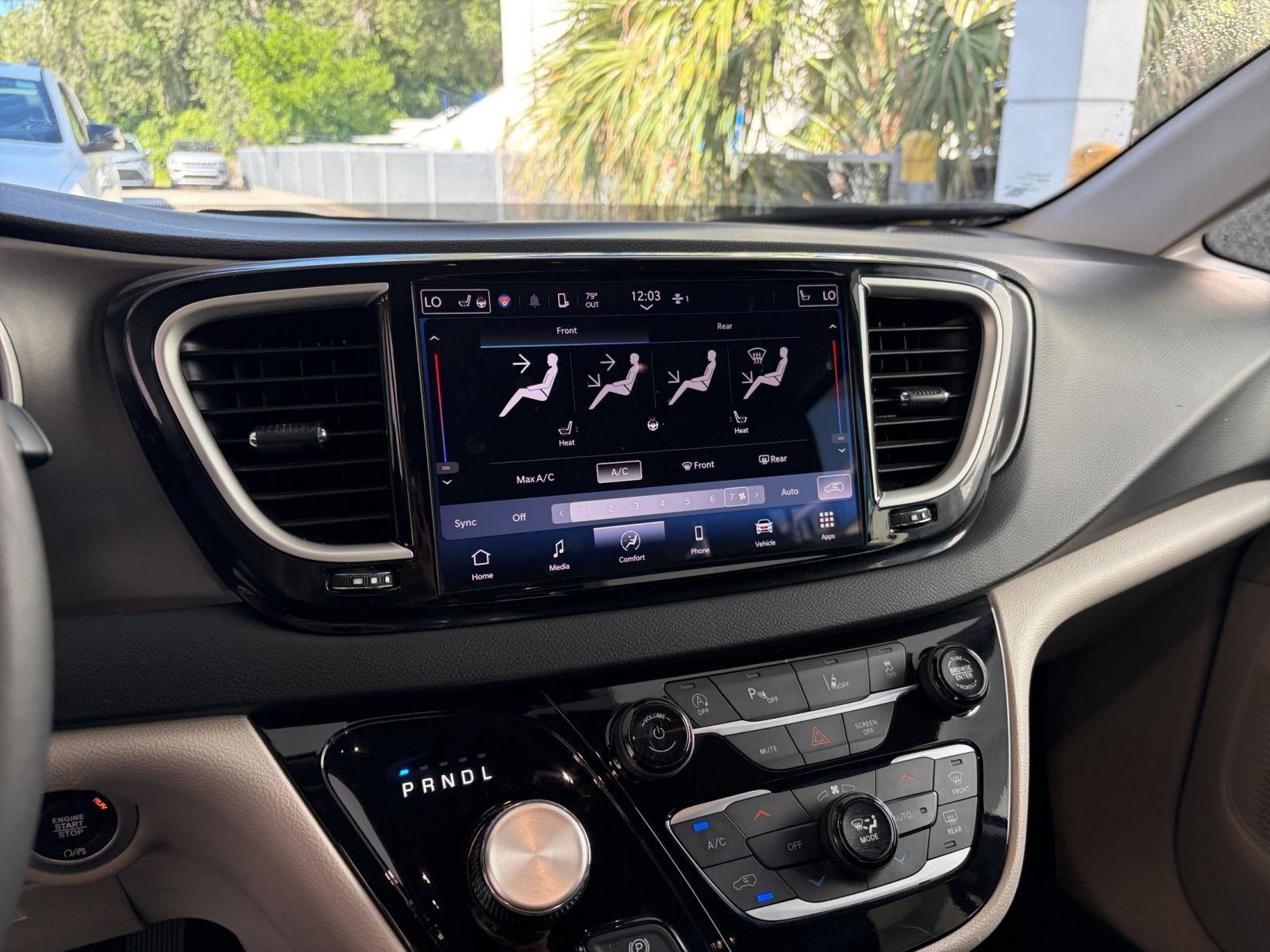 Used 2024 Chrysler Pacifica Touring-L FWD image 16