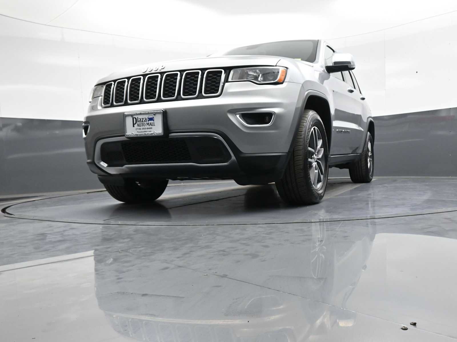 Used 2018 Jeep Grand Cherokee Limited AWD/4WD image 26