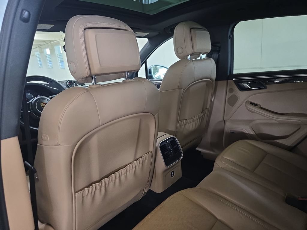 Certified 2021 Porsche Macan S AWD/4WD image 25