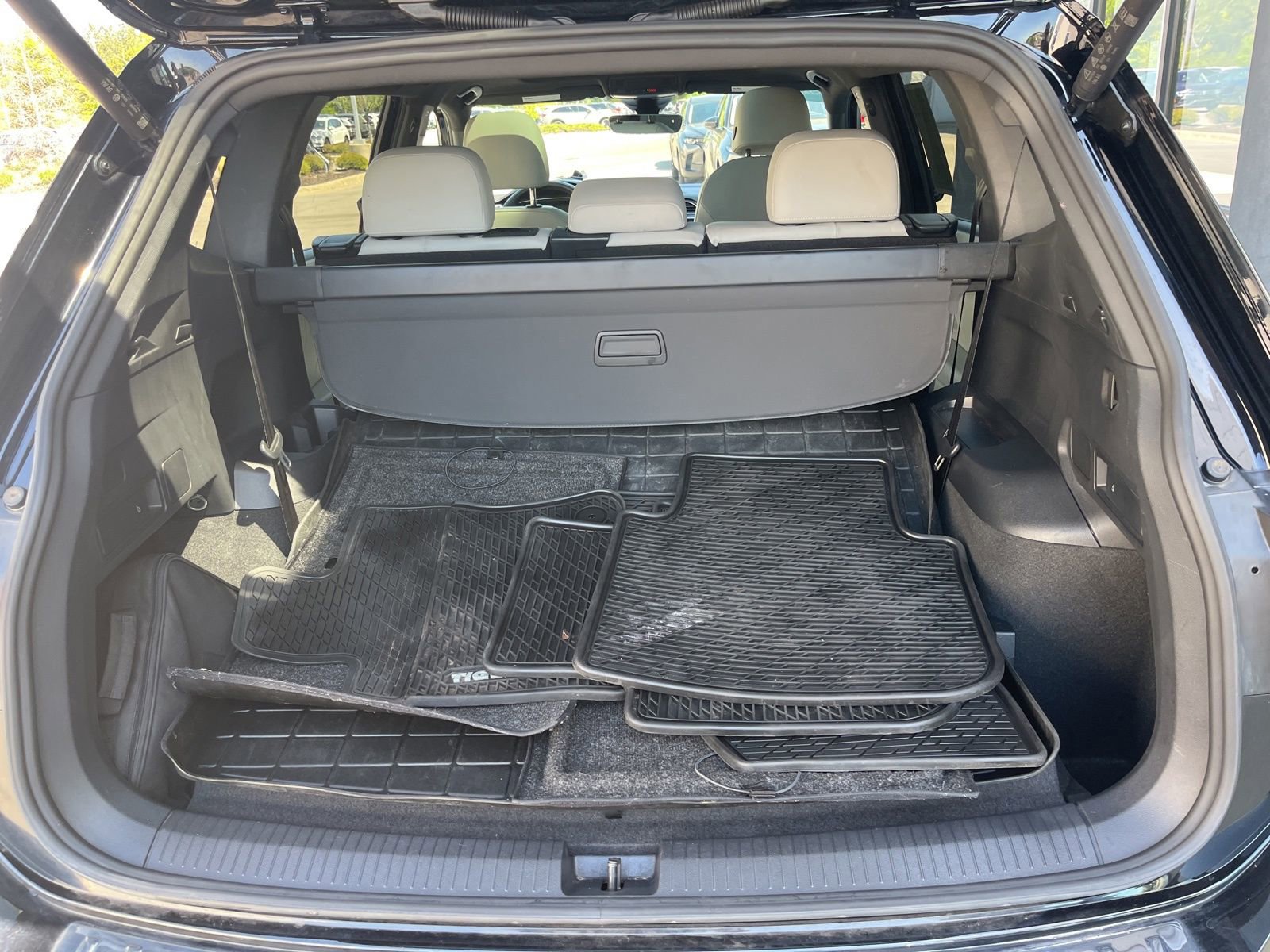 Used 2024 Volkswagen Tiguan SE R-Line image 31