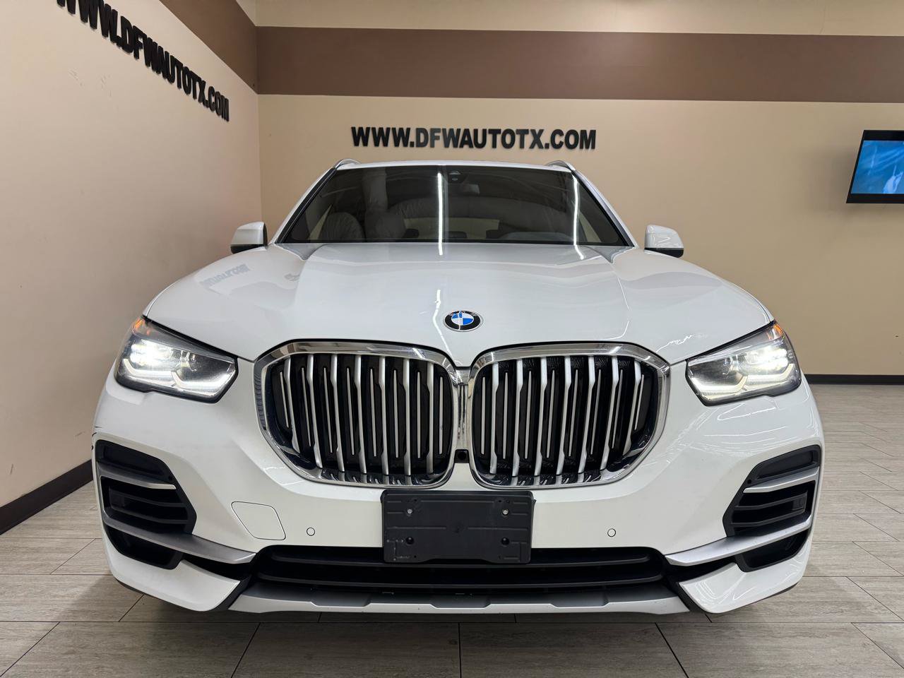 Used 2022 BMW X5 xDrive40i AWD/4WD image 3