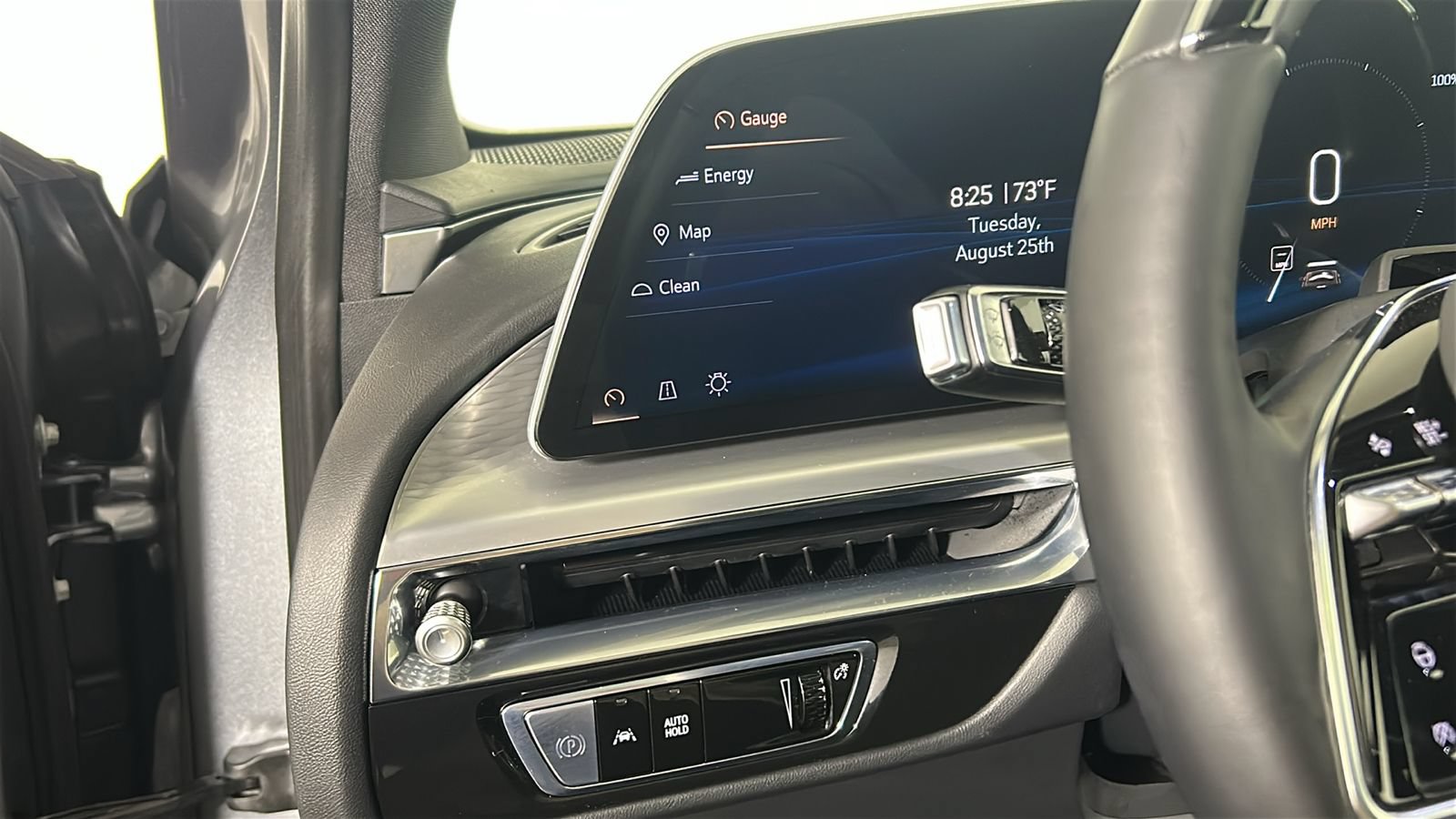 Used 2023 Cadillac Lyriq AWD image 23