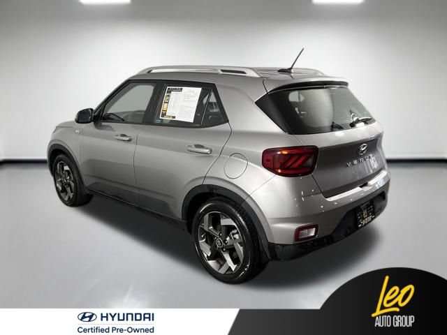 Used 2023 Hyundai Venue SEL FWD image 4