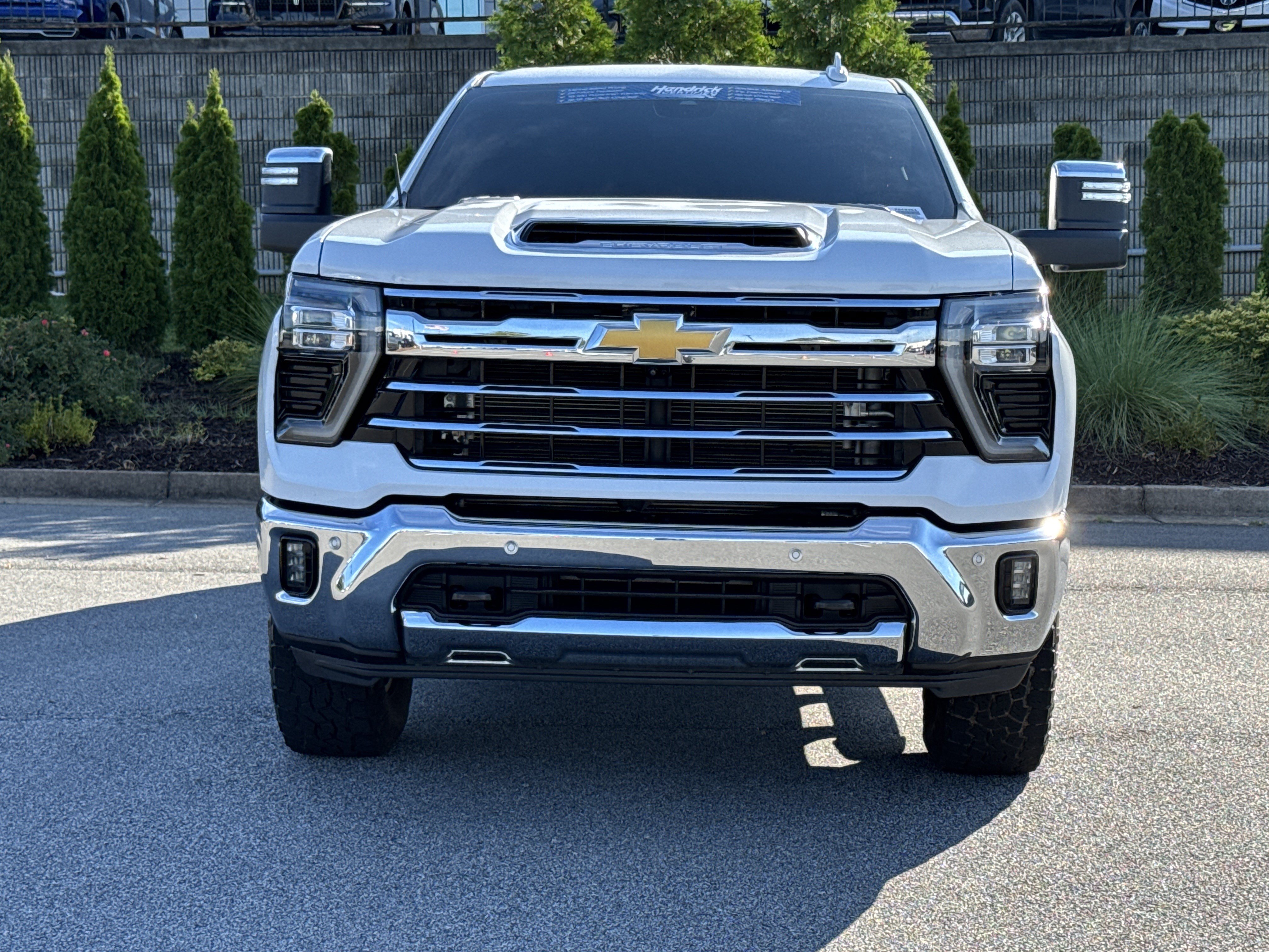 Used 2024 Chevrolet Silverado 2500 LTZ AWD/4WD image 3
