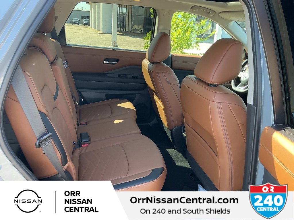 New 2025 Nissan Pathfinder Platinum w/ Cargo Package image 12