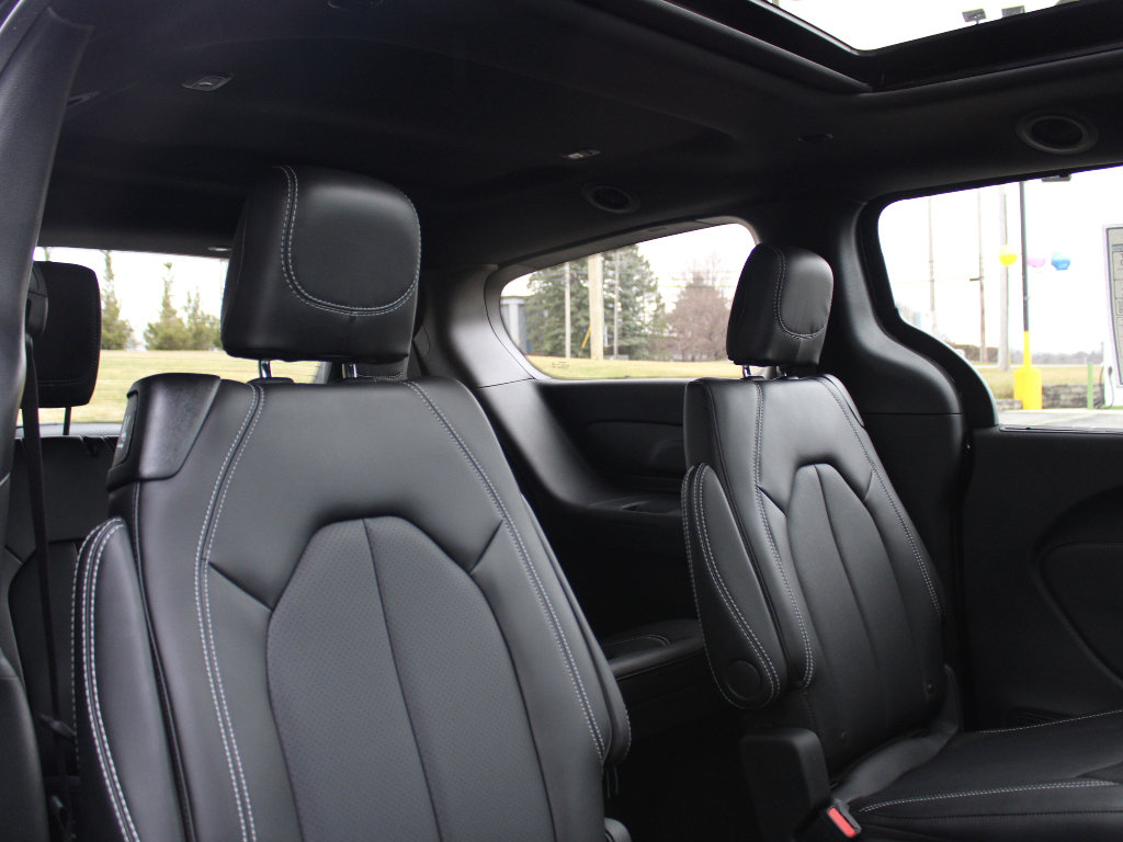 New 2026 Chrysler Pacifica Select AWD/4WD image 28