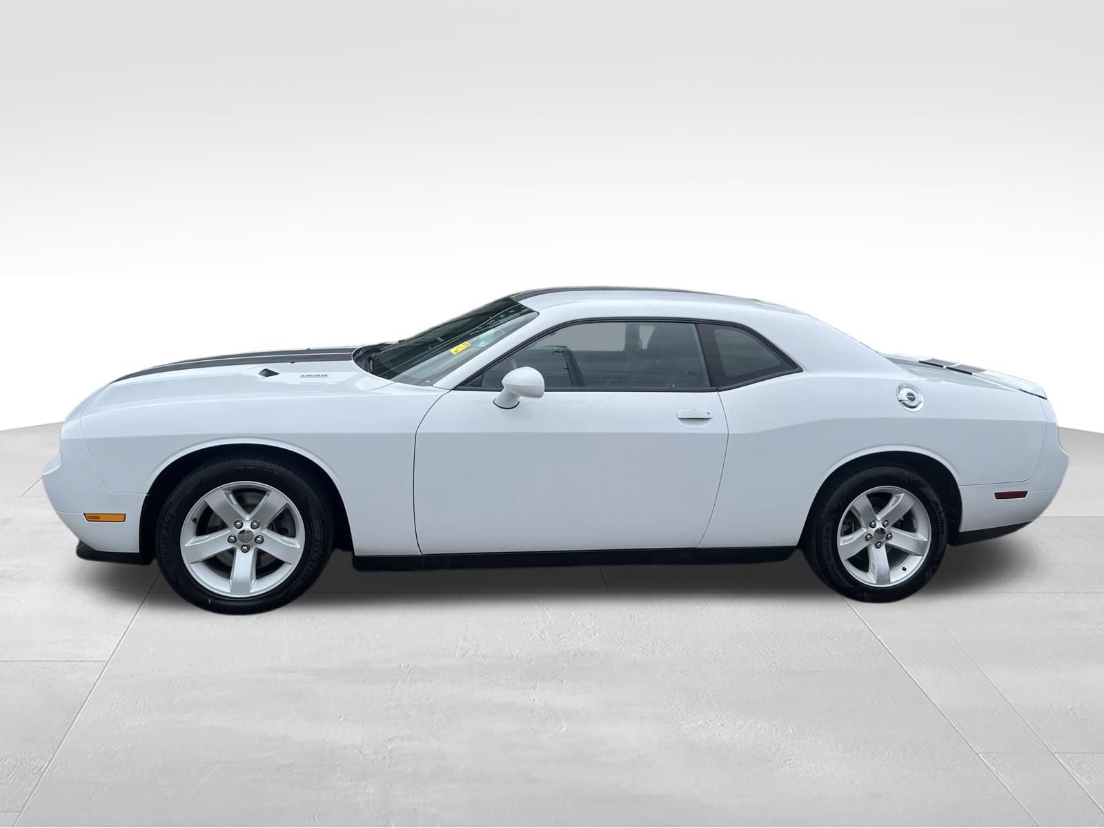 Used 2012 Dodge Challenger R/T RWD image 2