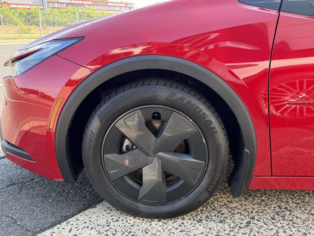 Used 2024 Toyota Prius LE FWD image 7