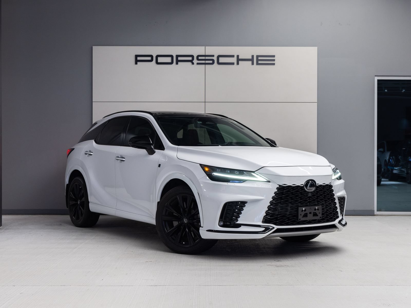 Used 2024 Lexus RX 500h F Sport w/ Convenience Package AWD/4WD image 9