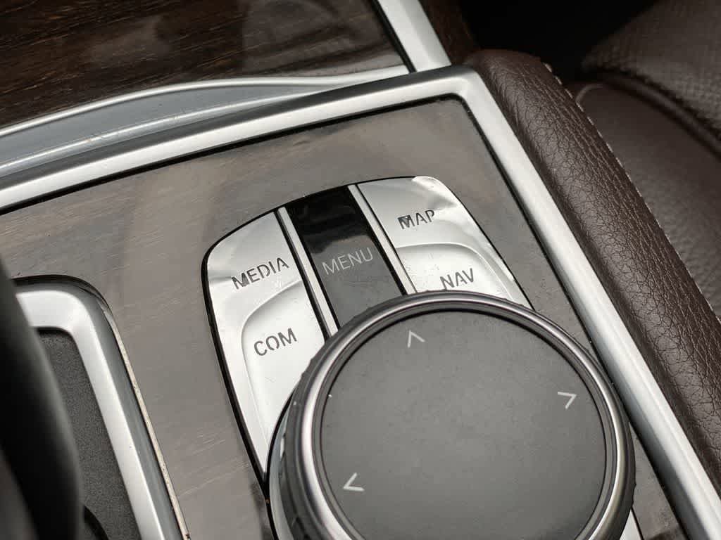 Used 2020 BMW 740i w/ M Sport Package RWD image 32