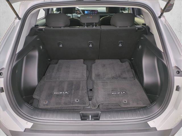 Used 2025 Hyundai Kona SE image 6