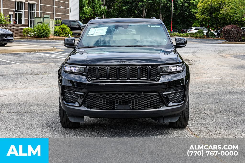 Used 2025 Jeep Grand Cherokee Altitude AWD/4WD image 10