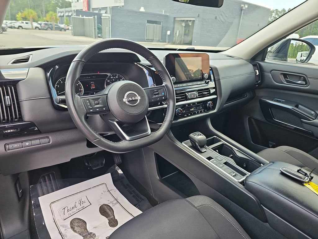Used 2024 Nissan Pathfinder SV FWD image 21