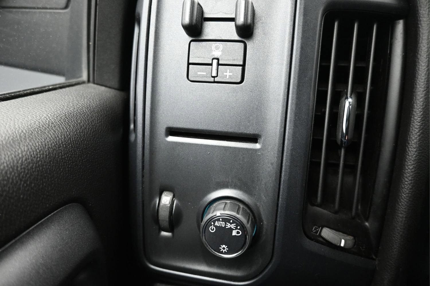 Used 2018 Chevrolet Silverado 1500 Custom w/ Custom Value Package image 15