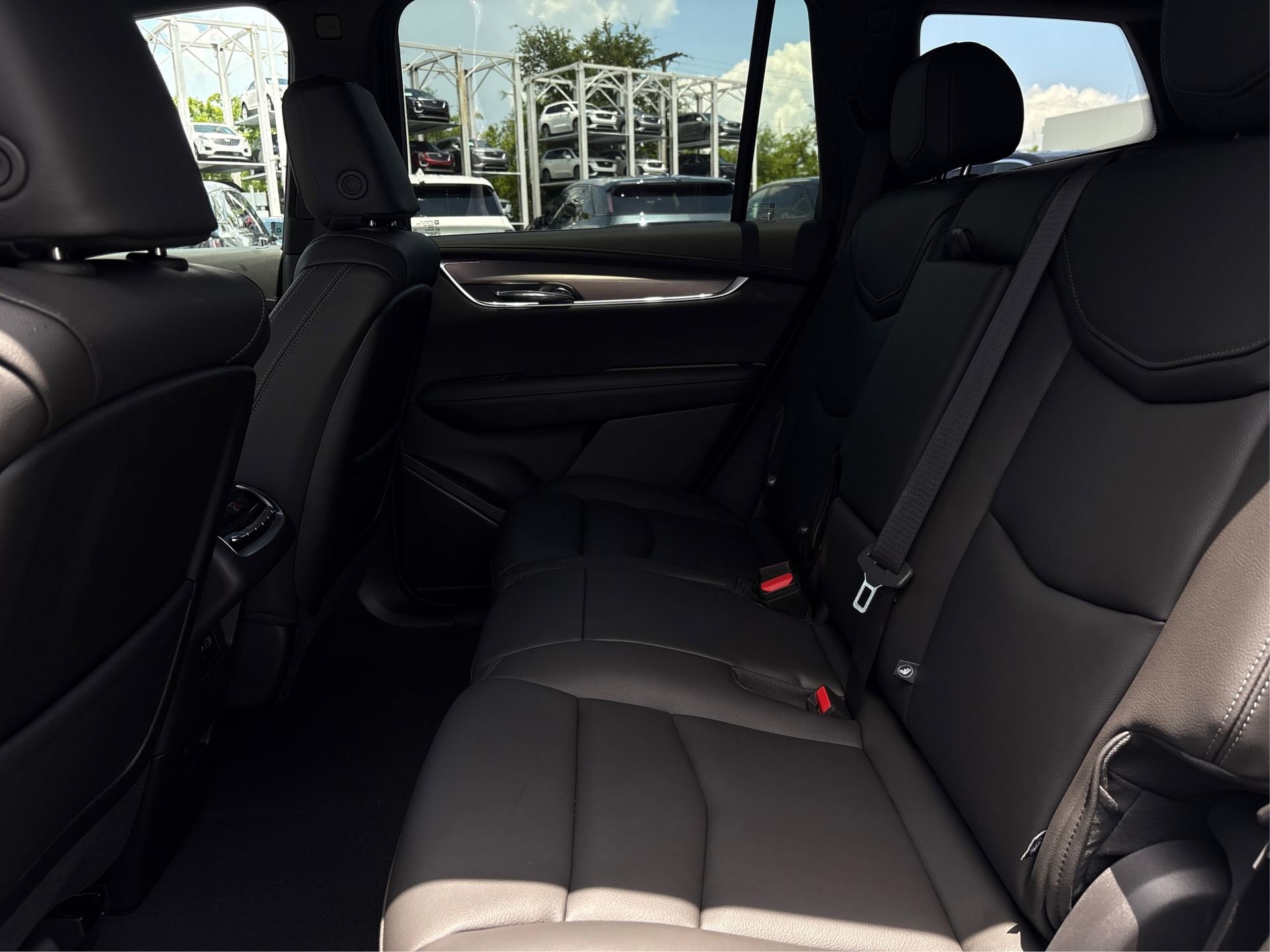 New 2025 Cadillac XT6 Luxury image 10