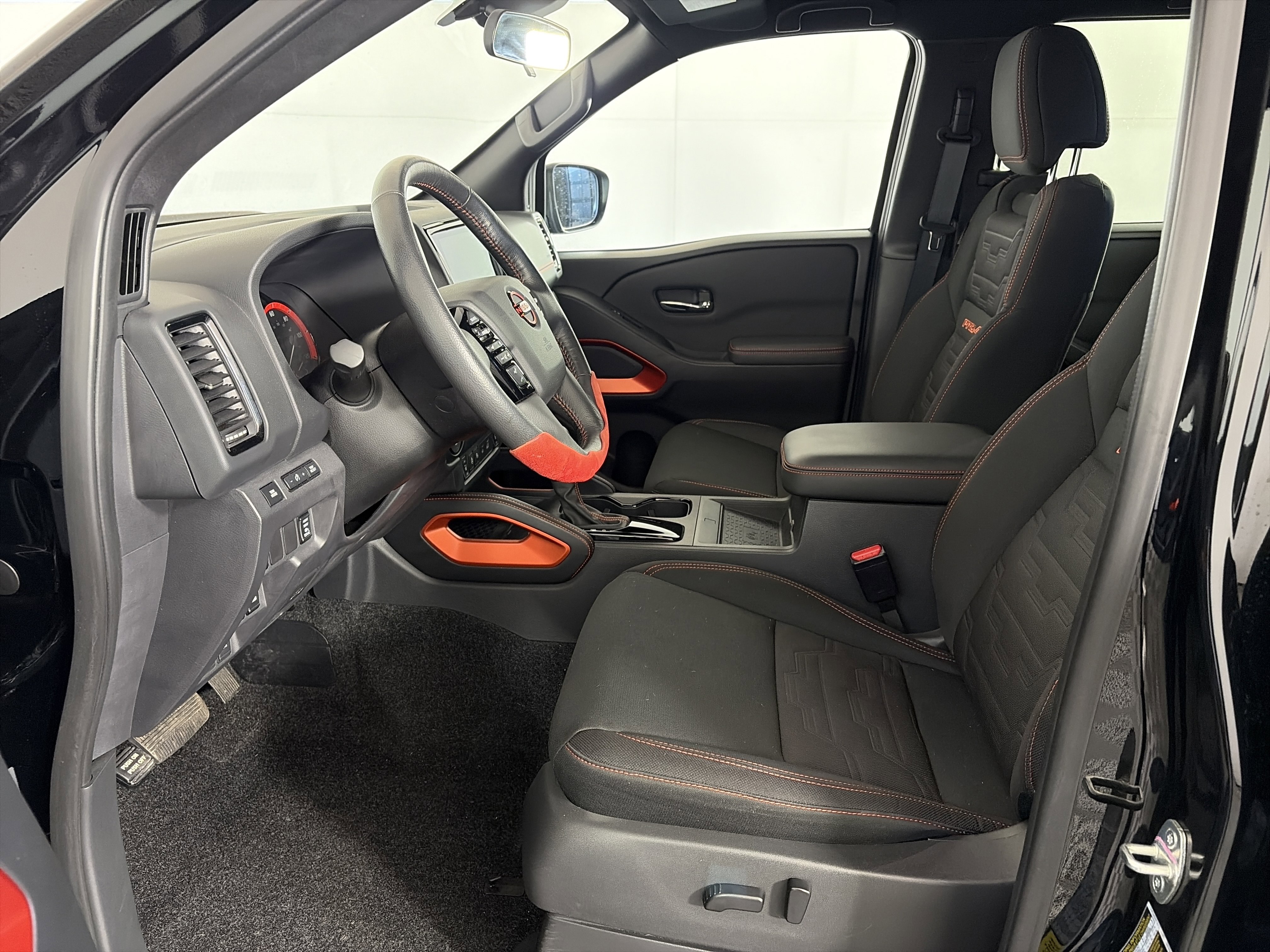 Used 2022 Nissan Frontier PRO-4X image 6