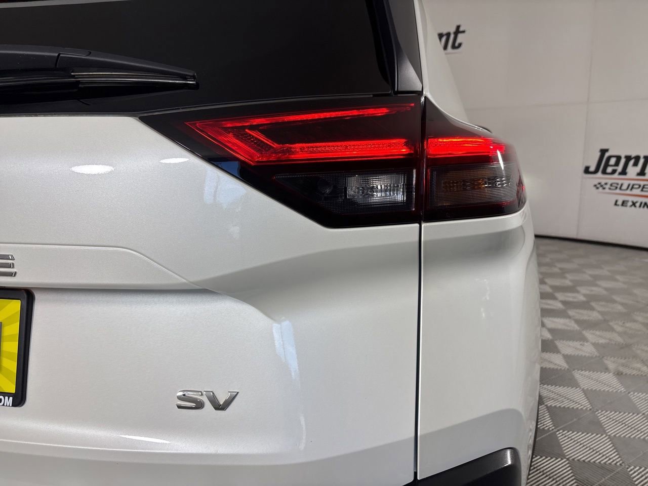 Used 2023 Nissan Rogue SV w/ SV Premium B Package image 36