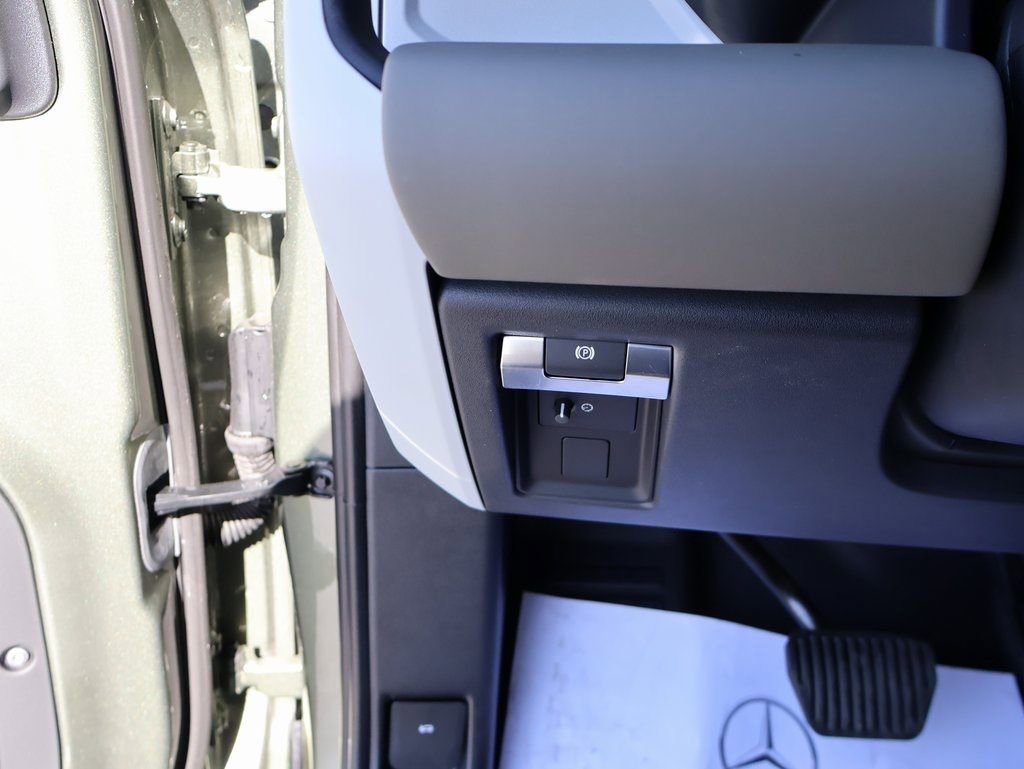 Used 2024 Land Rover Defender 110 SE image 35