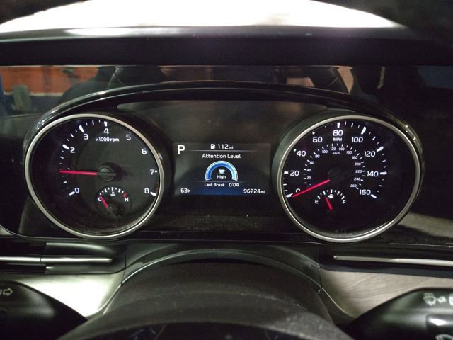 Used 2022 Kia Carnival EX image 16