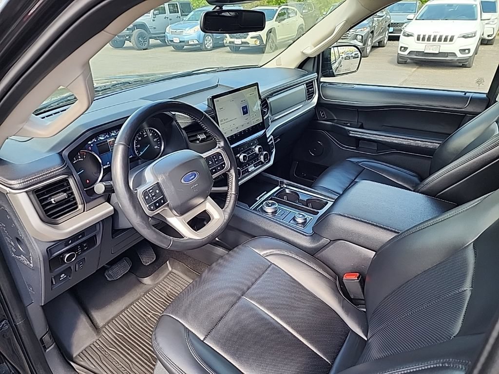 Used 2024 Ford Expedition XLT AWD/4WD image 14