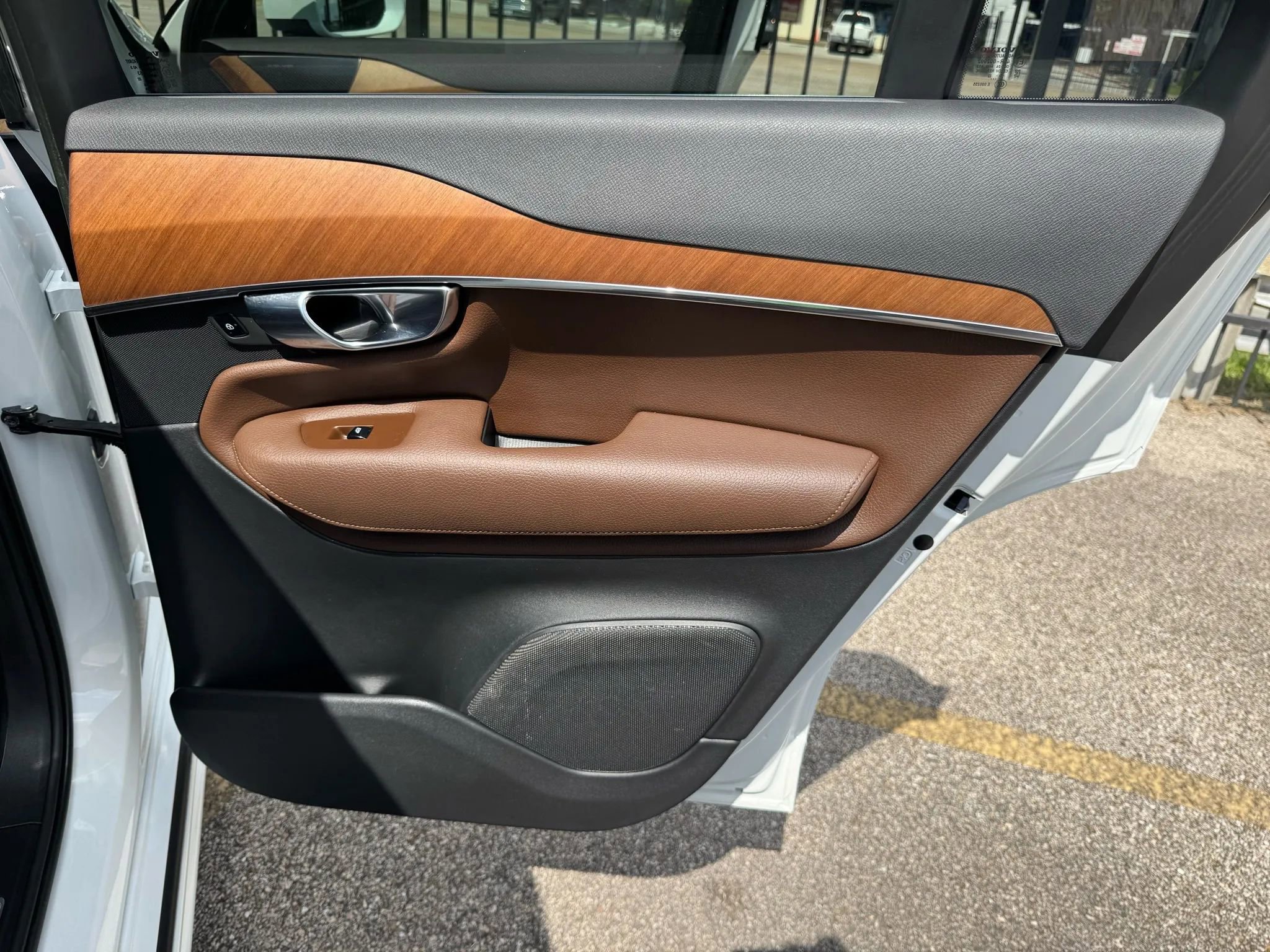 Used 2022 Volvo XC90 T6 Momentum w/ Advanced Package image 27