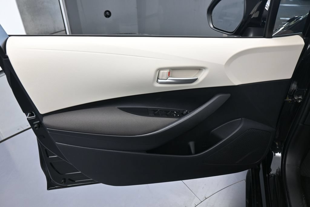 Used 2021 Toyota Corolla LE FWD image 13
