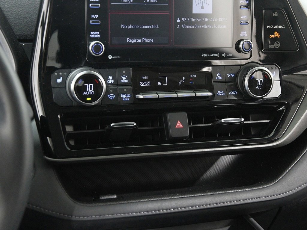 Used 2022 Toyota Highlander XLE image 12