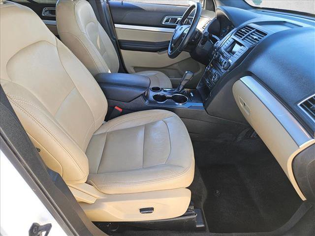 Used 2017 Ford Explorer XLT image 18
