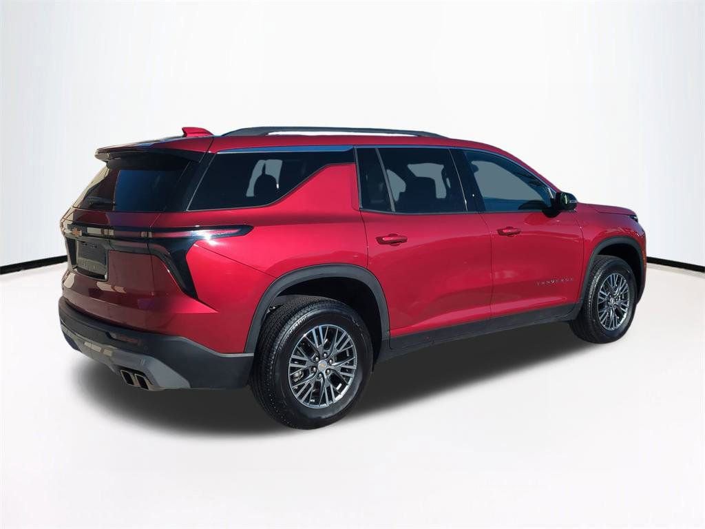 Used 2025 Chevrolet Traverse LT image 5